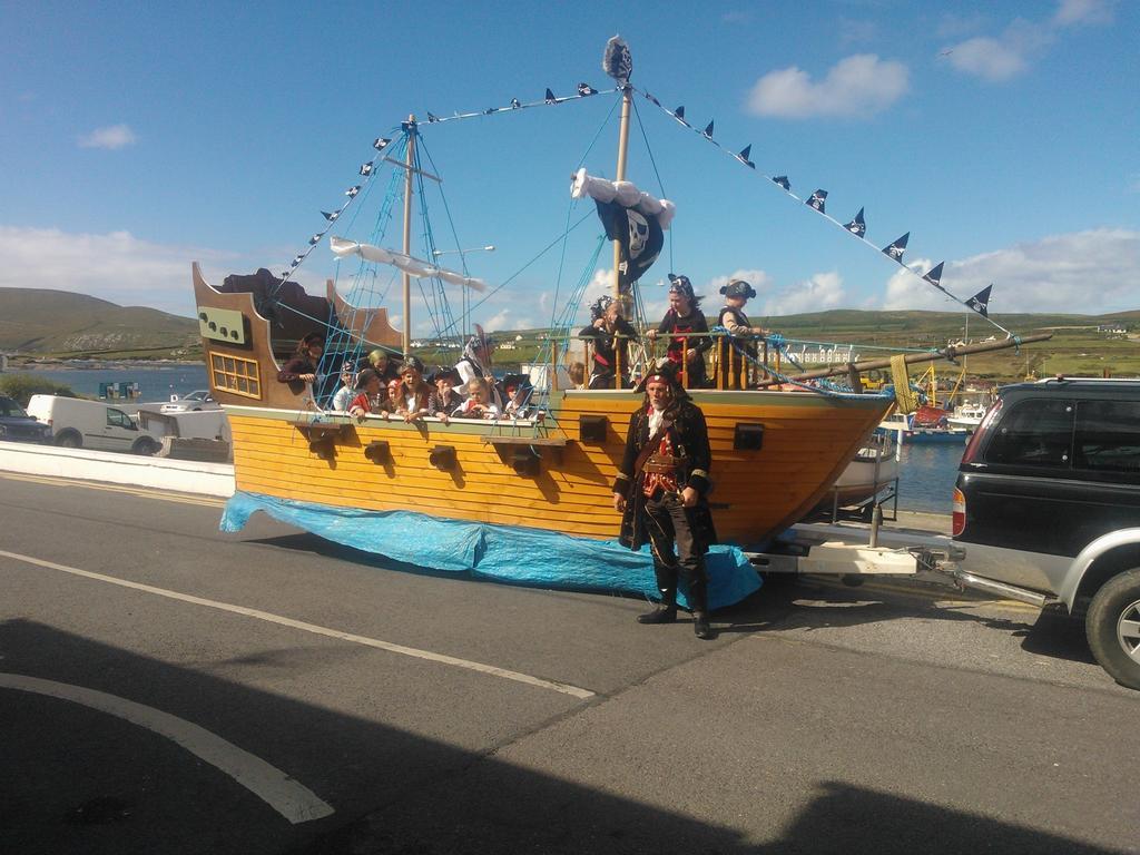 The Ferry Boat Hotel Portmagee Bagian luar foto