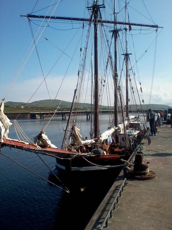 The Ferry Boat Hotel Portmagee Bagian luar foto